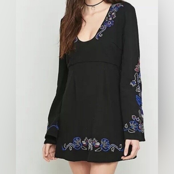 Free People Holiday Folk Dress Women's 10 Embroidered Bell Sleeve Black Boho NWT - Picture 1 of 7
